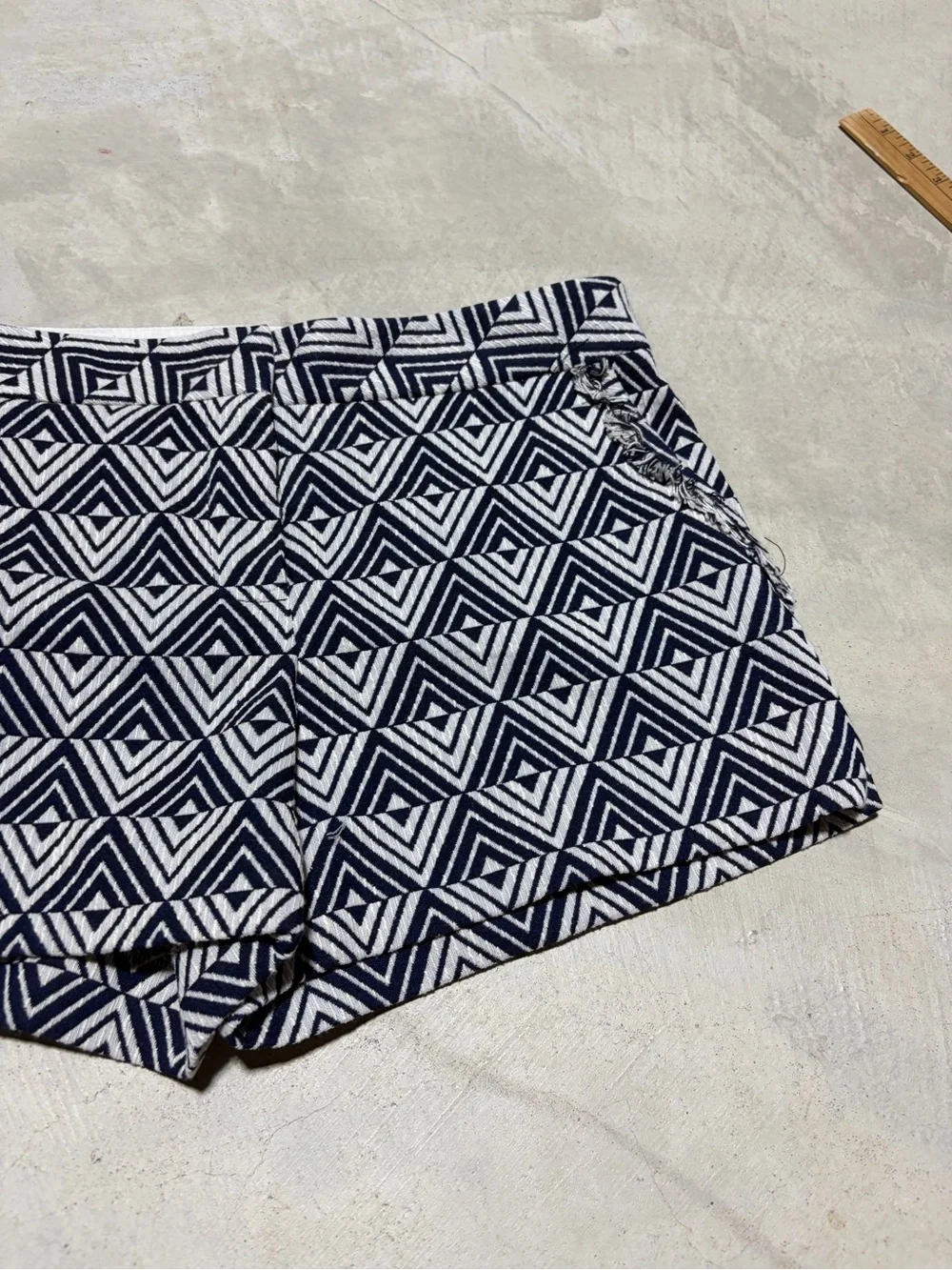 Trina Turk NWT Dael shorts Geometric Pattern Navy 6 MSRP$198